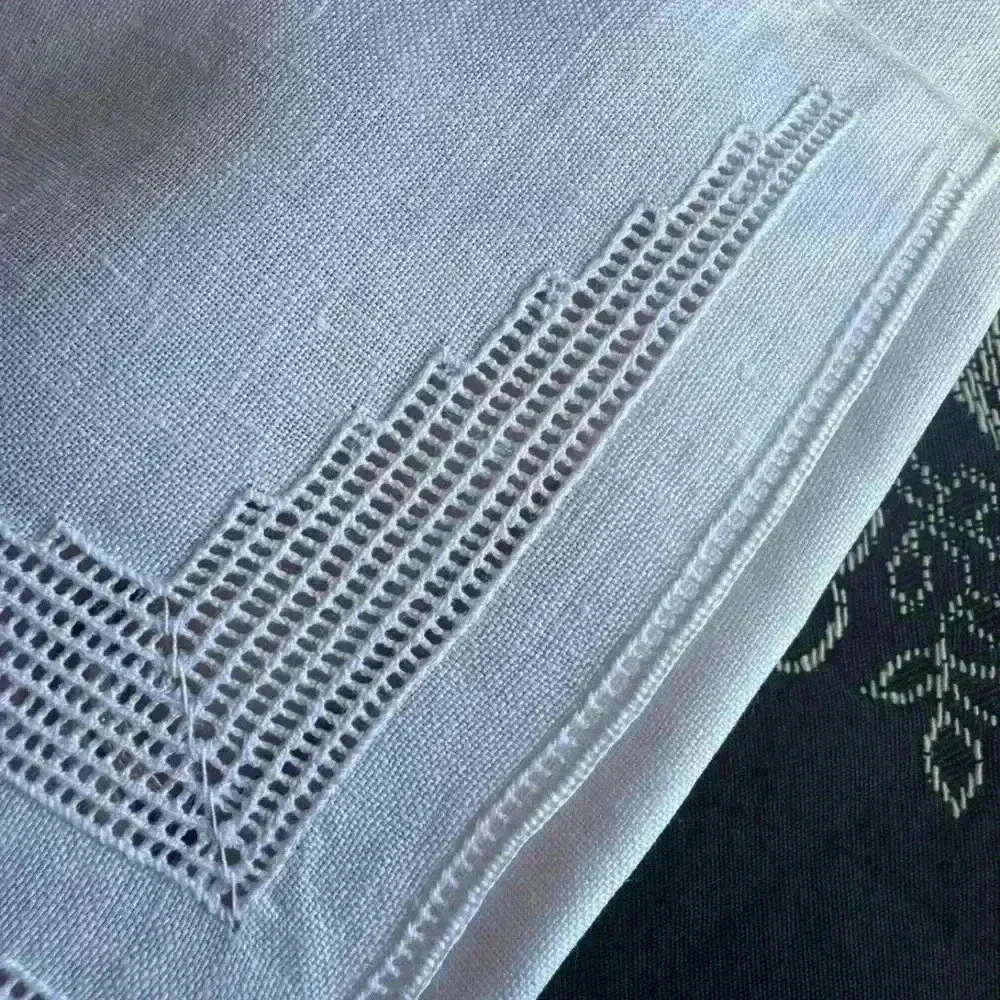 Vintage 1960 BENJAMIN M. JABARA & SONS white linen napkins hand embroidered 8 ct
